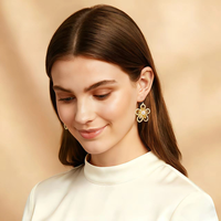 Boucles d'oreilles vintage en laiton avec breloque de joaillerie fine, plaqué or, motif papillon en pierre naturelle, forme fleur tendance pour femme