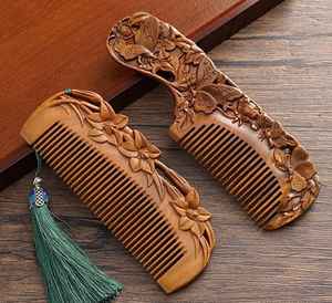 Peigne en bois de neem durable et luxueux |   Peigne de poche antistatique à dents larges en bois - Outil de coiffure personnalisé avec logo couleur - Product Image 5