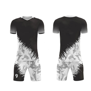 Uniformes de football sur mesure de haute qualité pour adultes, vêtements de football respirants en polyester, impression de nom, service OEM direct d'usine - Product Image 1