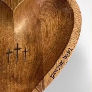 Bol en bois d'acacia fait à la main en forme de coeur Bol décoratif sculpté décoratif en bois naturel écologique - Product Image 3
