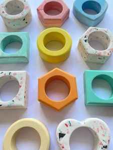 Nouveaux anneaux de serviette faits à la main bonne qualité ronds de serviette en terrazzo coloré pour la décoration de table de dîner de fête de mariage - Product Image 2