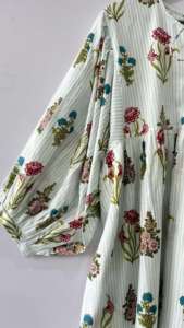 ชุดคลุมเข่าผ้าฝ้าย100% งานทำด้วยมือชุดเดรสคลุมเข่าลายหัวใจสีแดงชุดเดรสหลวมลายทางแขนพัฟผ้าทอเอวหลวมพอดีตัว - Product Image 3