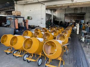 เครื่องผสมปูนซีเมนต์แบบพกพาขนาด 75 ลิตรพร้อมชิ้นส่วนหลักของกระปุกเกียร์เครื่องยนต์กลองรอก