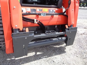 Chargeuse compacte Kubota SSV65 2024-Puissance compacte, levage vertical et performance à usage intensif - Product Image 5