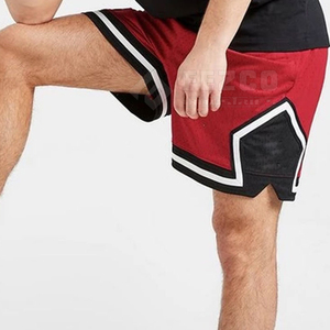 Pantalones cortos de malla de fitness para hombre de diseño personalizado con dos bolsillos laterales profundos estilo casual recortado - Product Image 1