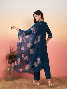 Tunique de créateur élégante classique pure Chanderi Dupatta avec pantalon Kurti brodé pour tenue de soirée régulière à vendre - Product Image 2