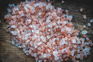 โคมไฟไม้กระจายกลิ่นเกลือหิมาลายันแกะสลักด้วยมือพร้อมฐานไม้สไตล์ความรักสำหรับการพักผ่อนสปาและกลิ่นหอมธรรมชาติที่บ้าน - Product Image 4