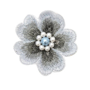 Meilleure qualité nouveau Design broches en fil de lingot brodées broches perlées belle mode vêtements accessoire en gros laiton - Product Image 4