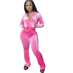 Chándal ajustado de terciopelo de color rosa para mujer, pantalones acampanados de poliéster, chándal elástico informal atlético con estampado de logotipo personalizado - Product Image 1