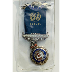 MASONIC MEDALS Two examples one in silver the other silver and gilt both in original boxes - Product Image 2