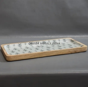 Plateau en bois de manguier haut de gamme avec surface blanche brillante et impression artistique pour une cuisine et une table sophistiquées - Product Image 2