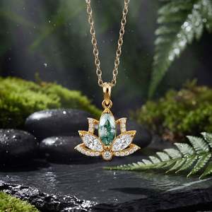 Collier Jeulia Gold Lotus avec agate mousse taille marquise - Product Image 4