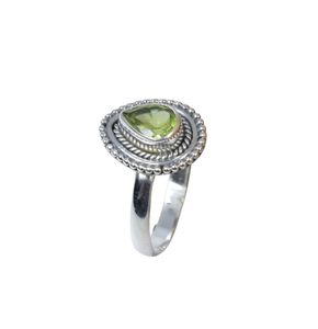 Peridot Cabochon Piedra preciosa natural Sólido 925 Plata esterlina Anillo hecho a mano Joyería Plata esterlina 925 Anillo estampado Joyería - Product Image 1