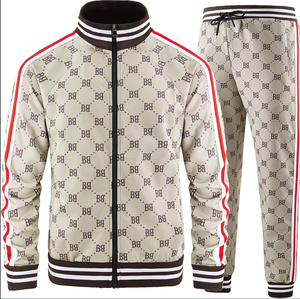 Ensemble de survêtement grande taille coupe-vent d'automne avec col à capuche et logo frontal, motif uni teint en pièce, respirant en polyester - Product Image 3