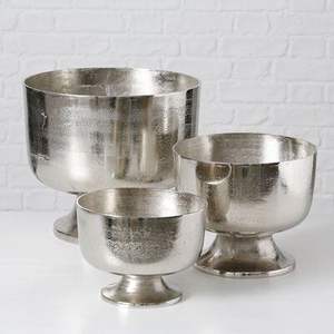 Ensemble de bols de service en métal martelé de luxe, bol décoratif sur piédestal argenté, compotier pour centre de table de mariage, grand bol à fruits en aluminium - Product Image 1