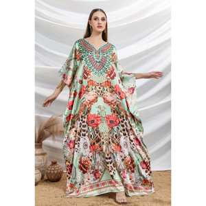 Emerald Majesty Caftan pour femme Robe en satin doux avec strass Caftan élégant - Product Image 3