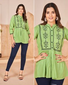 Haut court Western pour dames filles rayonne mélange broderie travail imprimé dernier motif tunique hauts prêt à porter pour l'exportation - Product Image 2