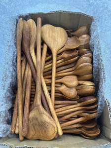 Cuchara de Madera Artesanal con Vetas Naturales para Cocinar, Servir y Distribución en Cocinas Comerciales - Product Image 4