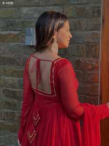 ชุดแต่งงานอินเดีย ผ้าจอร์เจตต์เนื้อนุ่ม พร้อมสวมใส่ ชุดอนาร์กาลีปักด้วยด้ายประดับเลื่อมและผ้าคลุมไหล่แฟนซี - Product Image 3