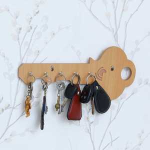 Porte-clés mural suspendu en bois de couleur naturelle écologique, organisateur de rangement pour la maison avec un support de crochet élégant - Product Image 4