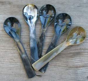 Couverts de style animal uniques, cuillère en corne de buffle naturelle polie, design unique pour la décoration de table de restaurant - Product Image 1