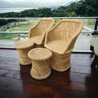 Ensemble de 2 chaises modulaires en rotin et bambou faites à la main de qualité supérieure avec 2 tabourets ottomanes pour salle à manger, villas, appartements, ateliers