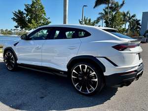 Lamborghini Urus Performante 2024 d'Occasion en Bon État - Product Image 6