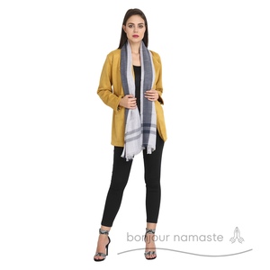 Stile parisiano Inspiree da donna lana stola Block strisce Design morbido grigio e bianco 90% lana 10% seta per Boutique store - Product Image 3
