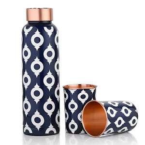 ชุดขวดน้ำสแตนเลสคุณภาพสูง ขนาด 1000 มล. เป็นมิตรกับสิ่งแวดล้อม พร้อมแก้วน้ำดีไซน์สวยงาม 2 ใบ ใช้ดื่มน้ำร้อนได้โดยตรง - Product Image 1
