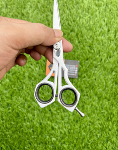 Tijeras profesionales de peluquero de acero inoxidable de alta calidad para peluquería recta con características de seguridad de punta de hoja afilada - Product Image 6