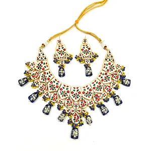 Parure de collier Kundan bleu clouté avec pendentif en forme de feuille, plaqué or rhodié 18 carats, bijoux en cuivre ornés de perles et de diamants, idéale pour les cadeaux de mariage - Product Image 3