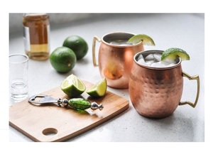 Mug Moscow Mule 16oz en acier inoxydable, cuivre, poignée plaquée or, design martelé classique, pour les voyages - Product Image 1