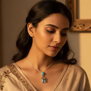 Elegante Colgante de Plata 925 con Gema Azul para Mujer, Baño de Rodio, Acabado en Oro Rosa y Oro, Amuleto Religioso con Patrón Numérico - Product Image 2