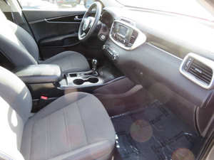 Usado 2016 K-I-A So-ren-to LX LHD - Product Image 4