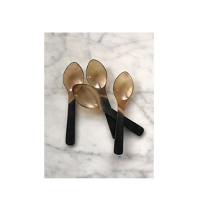 Cuchara de cuerno de búfalo de diseño Cuchara de cuerno de búfalo natural hecha a mano La mejor calidad y el mejor precio con venta - Product Image 1