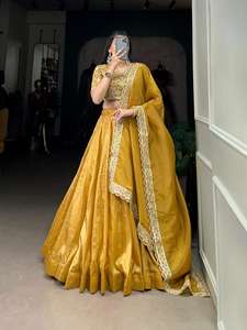 Hermoso nuevo clásico Goldie Vibes impreso hasta el suelo tafetán de seda A-Line Lehenga Choli Catedral tren para boda elegante - Product Image 2