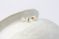 Anting-anting kancing Daffodil, anting bunga perak dan emas murni, anting-anting logam campuran, anting-anting cantik, perhiasan bunga buatan tangan