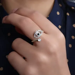 Anillo de Plata 925 con Diseño de Ojo Turco y Circonitas Cúbicas, Ajustable para Mujer, Bañado en Rodio, Hipoalergénico, Resistente al Deslustre, Geométrico - Product Image 1
