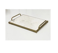 Plateau en marbre rectangulaire avec poignées dorées Décoration d'intérieur Vente à chaud Plateau de service en marbre décoratif à bord doré au meilleur prix