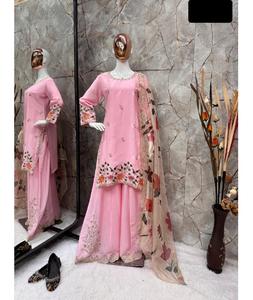 Les plus belles femmes portent un costume lourd de style pakistanais Gharara Salwar avec une broderie de travail ensemble Chinon Dupatta pour les mariages - Product Image 1