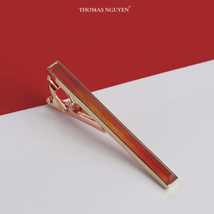 [Tinh Vu Collection] Pince à cravate de luxe pour homme plaquée or 18 carats - Pierre précieuse en agate rouge facettée Fengshui (KCVDADOG003) - Fabriqué au Vietnam - Product Image 4