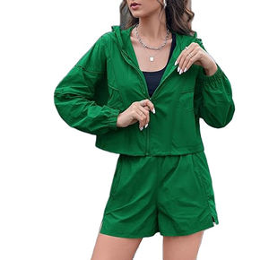 Conjuntos de pista de gimnasio de talla grande para mujer con logotipo personalizado, cortavientos corto impermeable transpirable, botón bordado, estampado de Otoño de Hip Hop - Product Image 2