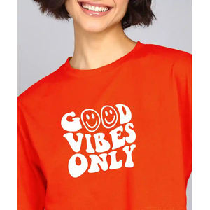 Camiseta de media manga de gran tamaño con cuello redondo dividido gráfico personalizado con estampado de pantalla gráfico de tela 100% Camiseta de algodón para mujer - Product Image 3