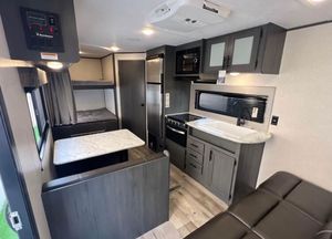 Petits camions de restauration rapide de concession standard personnalisés remorque alimentaire mobile à vendre - Product Image 4