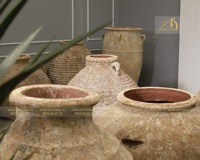 Pot de fleurs en céramique moderne jaune OC002H65OR avec finition galvanisée, écologique et durable pour une utilisation en extérieur, à la maison et pour les projets paysagers