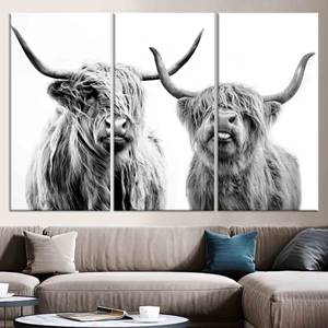 Impression sur toile de vache des Highlands : décoration de ferme écossaise en noir et blanc, lot de 3 toiles - Product Image 1