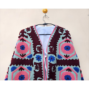 Hecho a mano Vintage indio Suzani bordado invierno transpirable chaqueta de mujer vibrante único prendas de vestir algodón relleno raya lino - Product Image 4