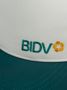 Gorra de camionero de 5 paneles a la moda con logotipo bordado personalizado del mejor vendedor 2024 gorras de béisbol de Metal formales transpirables de poliéster 100% - Product Image 5