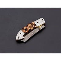Couteau pliant tactique de qualité industrielle, fait main en acier Damas, couteau utilitaire de poche, manche en laiton avec intercalaires en bois de rose brun