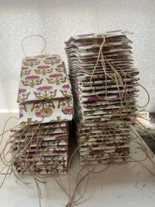 Pochettes en papier sur mesure avec bouton écologique et cravate en jute de différentes tailles. Idéal pour stocker des documents à usage professionnel - Product Image 6